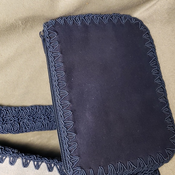 Blue suede faux and crocheted crossbody bag,with attached change purse,… - Picture 3 of 12